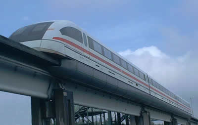 Trem movido a propulsão eletromagnética