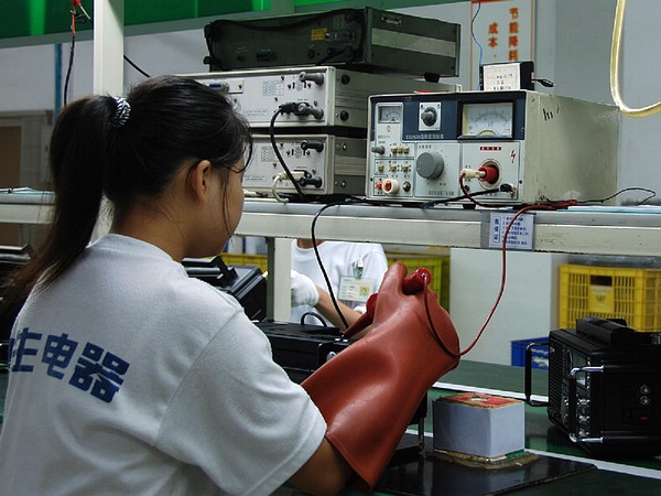 Linha de produção e controle de qualidade da Tecsun